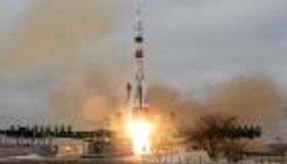 روسيا تعود للسياحة الفضائية.. تفاصيل رحلة الملياردير الياباني