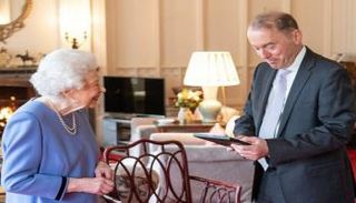 الملكة إليزابيث الثانية وتوماس تروتر 