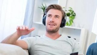 مستخدم لمساعد جوجل الصوتي