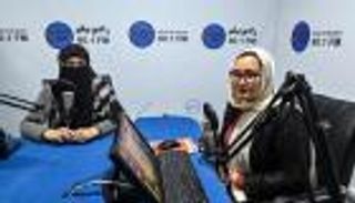 بوابة جديدة للهروب.. محطة إذاعية للأفغانيات في كابول