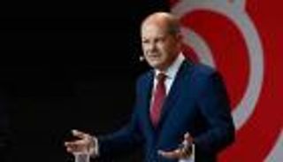 كيف صار "رجل السنافر"مستشار ألمانيا؟