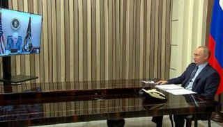 جانب من  لقاء فلاديمير بوتين وجو بايدن