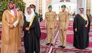 عاهل البحرين خلال لقاء ولي العهد السعودي
