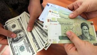 انهيار الريال.. اختبار صعب أمام الحكومة الإيرانية