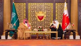 الملك حمد بن عيسى آل خلفية والأمير محمد بن سلمان بن عبدالعزيز