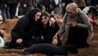 بالمزامير والدفوف.. تشييع رفات 41 إيزيديا عراقيا من ضحايا داعش