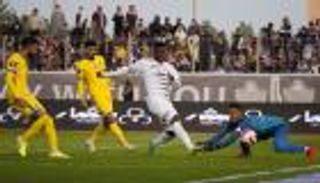 ترتيب الدوري السعودي.. ريمونتادا تاريخية تصعق النصر أمام الطائي