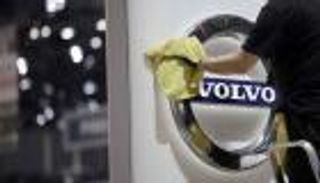 120 مليار دولار تثير شهية شركات السيارات الأوروبية.. سباق بطاريات