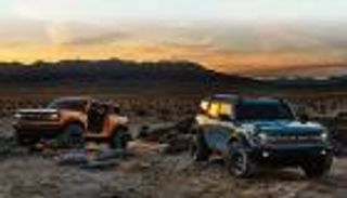 بالصور.. فورد تصنع أول سيارة في العالم من نفايات المحيط