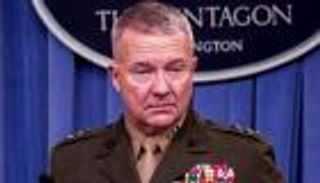 هل ترحل جميع قوات التحالف بالعراق؟.. ماكنزي يجيب