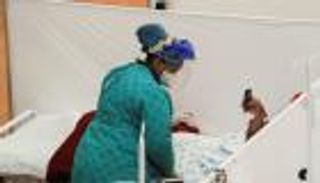 كبار علماء كورونا في جنوب أفريقيا يتلقون تهديدات بالقتل