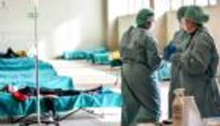 إيطاليا تمنح سكانها 100 مليون لقاح ضد كورونا