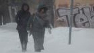 ظرف استثنائي يجبر 130 شخصا على قضاء ليلة في السينما