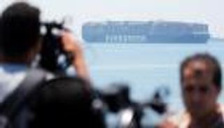 طوارئ في قناة السويس.."إيفر جيفن" تعود مجددا 