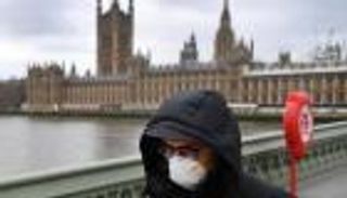 شتاء صعب ينتظر الإنجليز.. توقعات بحصد أوميكرون آلاف الأرواح