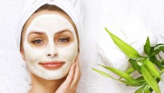 ماسكات تنظيف البشرة بمواد طبيعية من المنزل