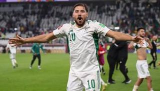 يوسف بلايلي نجم منتخب الجزائر