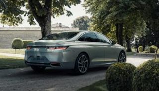 دي إس تطلق النسخة الهجين E-Tense 250 