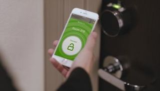 السماح باستخدام خاصية دعم مفاتيح الغرف بمحفظة آبل واليت في 6 فنادق 