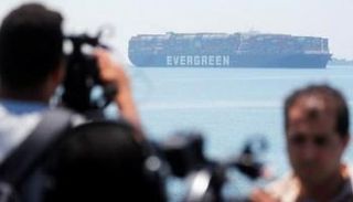 لحظة إبحار السفينة الجانحة