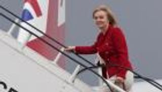 من ليفربول.. ليز تروس تحمل تعويذة "السبع" إلى البلقان