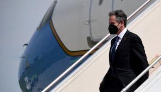 وزير الخارجية الأمريكي أنتوني بلينكن لدى وصوله إلى إندونيسيا