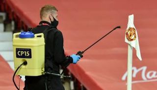 كورونا يهدد الدوري الإنجليزي