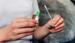 أزمة كبيرة في بريطانيا.. انتشار أوميكرون ونفاد أدوات اختبارات كورونا