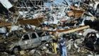 أكثر المشاهد مأساوية في أعاصير كنتاكي (صور وفيديو)