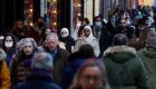 أوميكرون واللقاحات.. دراسة تكشف مدى فاعلية الجرعتين