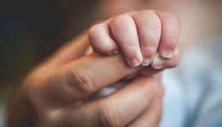 المجرم باع طفله إلى صديقه