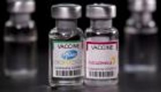 هل يفيد خلط لقاحي فايزر وأسترازينيكا في مواجهة أوميكرون؟