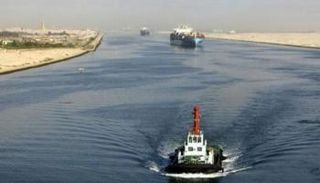 قناة السويس تحقق أعلى إيرادات وأكبر حمولة في تاريخها