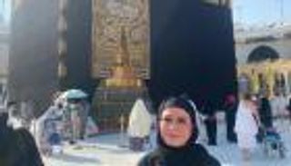 إلهام شاهين أمام الكعبة: "أجمل عمرة في حياتي"