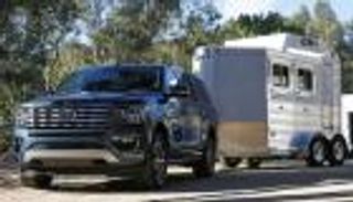 الطريقة الصحيحة لـ"قطر" سيارة معطلة خلفك.. قواعد "الجر" السيلم