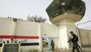 العراق يعدم 3 إرهابيين.. وتأجيل محاكمة "قاتل الهاشمي"