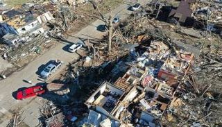 أعاصير ولاية كنتاكي الأمريكية خلفت دمارا واسعا