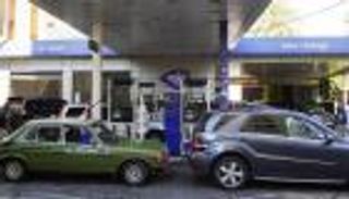 "جنون الدولار" يشعل المحروقات في لبنان.. إليكم الأسعار  الجديدة