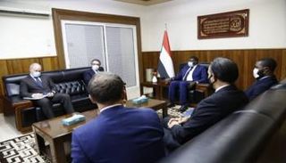 جانب من الاجتماع بين مالك عقار وجوليان صامويل