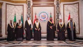 صورة جماعية للقادة المشاركين بالقمة الخليجية الـ 42 بالرياض