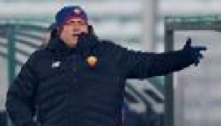 بعد إصابته بأزمة قلبية.. مشجع روما يتلقى عرضا من مورينيو