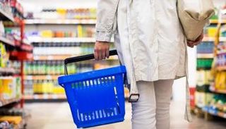 التضخم أجبر الأمريكان على تغيير العادات الشرائية