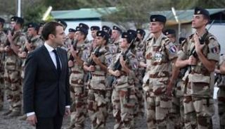 ماكرون في زيارة سابقة للجنود بأفريقيا -أرشيفية