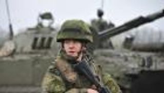 أزمة أوكرانيا.. روسيا تهدد بأسلحة محظورة ونواب أمريكيون يحذرون