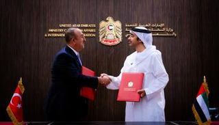 لقاء الشيخ عبد الله بن زايد آل نهيان ووزير الخارجية التركي