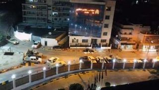 جانب من محاصرة المليشيات مقر المجلس الرئاسي في طرابلس (أرشيفية)