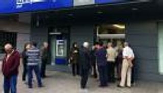 مصرف لبنان يفاجئ السوق برفع سعر الدولار.. من المستفيد؟