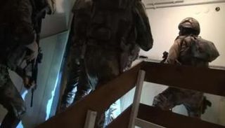 مداهمة منزل أحد المطلوبين بإسطنبول