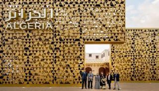 عهود الرومي تزور جناح الجزائر في 