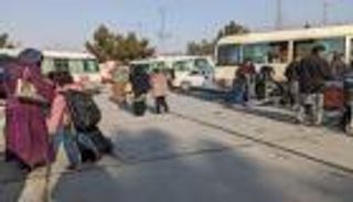 أول عملية إجلاء من أفغانستان منذ الانسحاب.. أمريكيون وأفغان